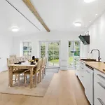בית נופש Three-bedroom In Tranekar