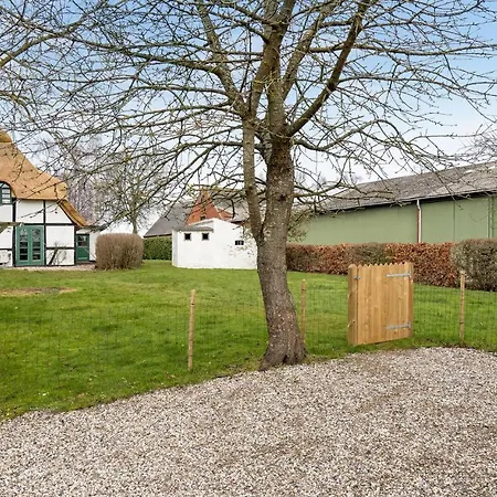 Feriehus Three-bedroom In Tranekar Osterhuse