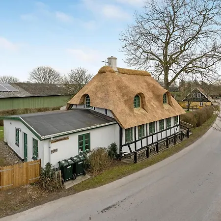 Three-bedroom In Tranekar Feriehus *