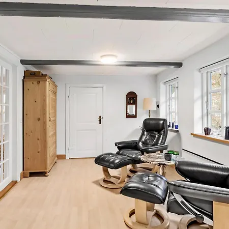 Three-bedroom In Tranekar בית נופש Tranekær